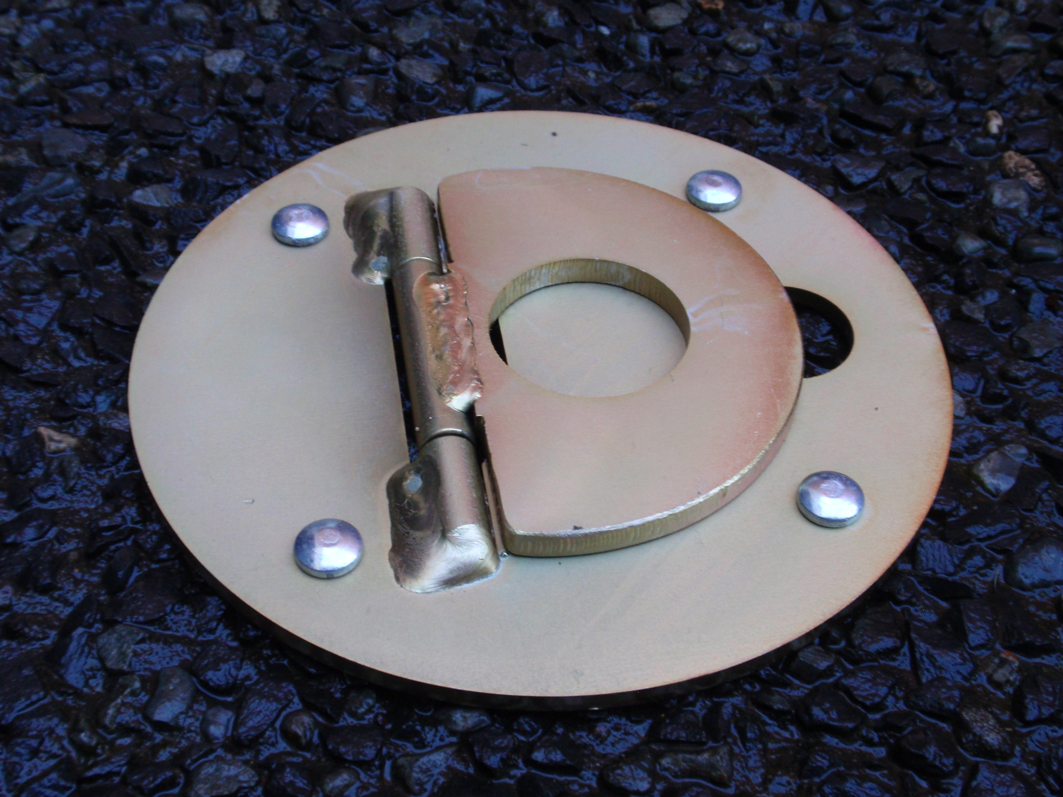 Lay flat security floor anchor (ANKA-LOOP)